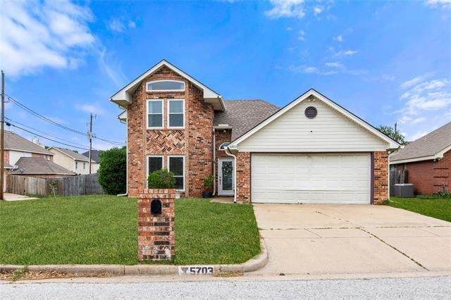 5703 Homestead Rd in Arlington, TX - Building Photo