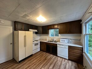 15210 42nd Ave S in Tukwila, WA - Foto de edificio - Building Photo