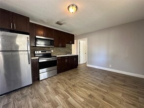 647 NW 3rd Ave in Fort Lauderdale, FL - Building Photo - Building Photo