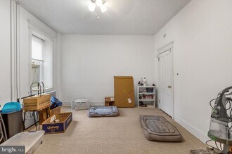 218 Grape St in Philadelphia, PA - Building Photo - Building Photo