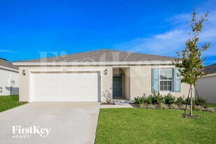 421 Earhart Dr in Davenport, FL - Building Photo