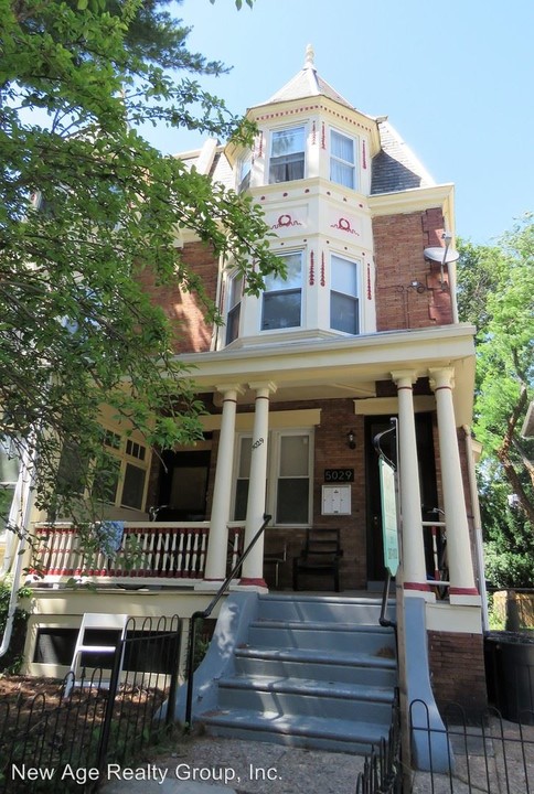 5029 Cedar Ave in Philadelphia, PA - Foto de edificio