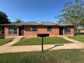 618 Wiles St in Wharton, TX - Building Photo - Building Photo