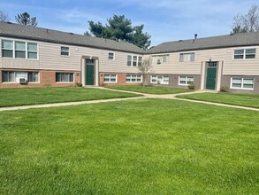 Premier Garden Apartments in Barberton, OH - Building Photo - Building Photo