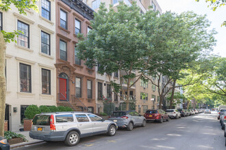 536 E 87th St in New York, NY - Foto de edificio - Building Photo