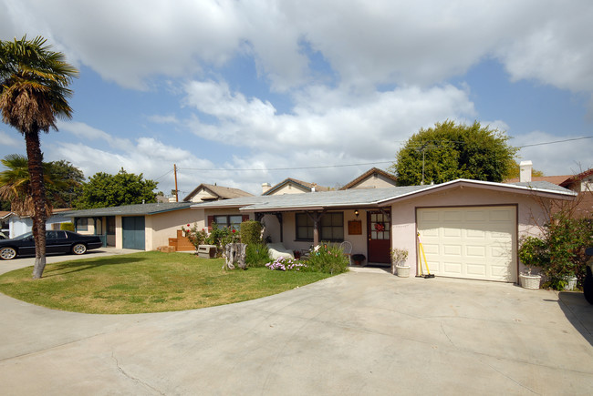 5535 Santa Anita Ave in Temple City, CA - Foto de edificio - Building Photo