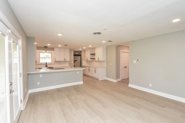 19022 Old Mueschke Rd, Unit A9 in Tomball, TX - Building Photo - Building Photo
