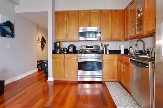 389 Washington St in Jersey City, NJ - Building Photo - Building Photo