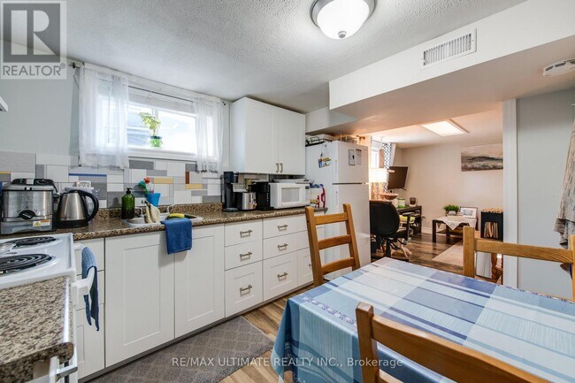 5 Burrard Rd in Toronto, ON - Building Photo - Building Photo