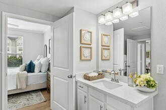 The Henry at Woodland Hills in Humble, TX - Foto de edificio - Building Photo