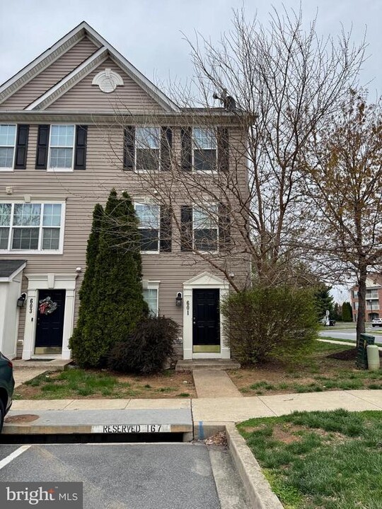 601 Tivoli Rd in Frederick, MD - Foto de edificio