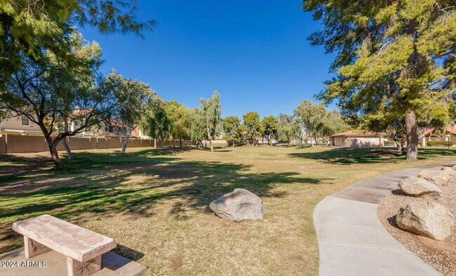 8813 E Charter Oak Dr in Scottsdale, AZ - Building Photo - Building Photo