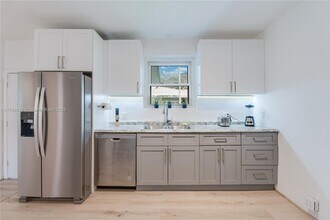 820 SW 26th Rd in Miami, FL - Building Photo - Building Photo