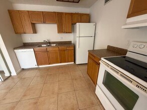 641 Executive Center Dr in West Palm Beach, FL - Building Photo - Building Photo