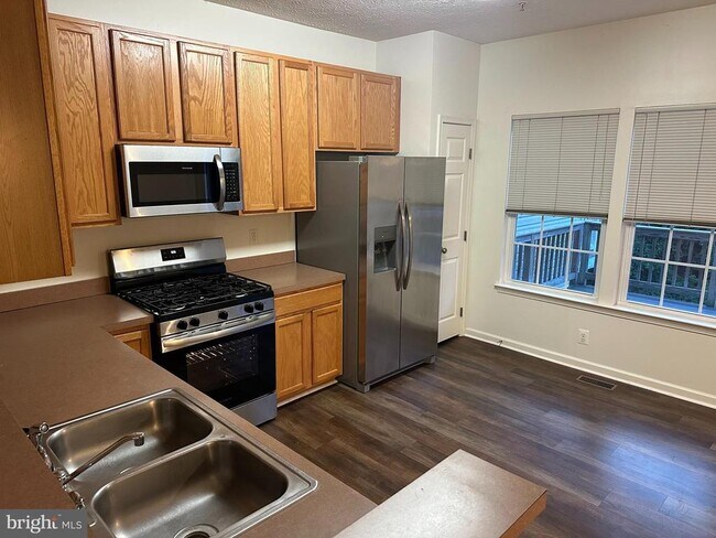 7216 Mockingbird Cir in Glen Burnie, MD - Building Photo - Building Photo