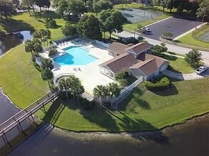 124 Reserve Cir in Oviedo, FL - Building Photo - Building Photo