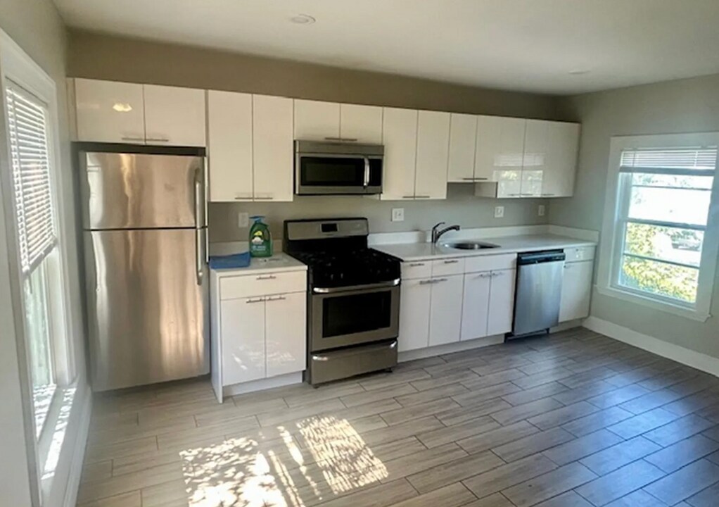 13 Pleasant St, Unit 3 in Cambridge, MA - Building Photo