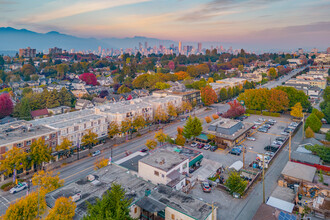 Trafalgar Mews in Vancouver, BC - Building Photo - Building Photo