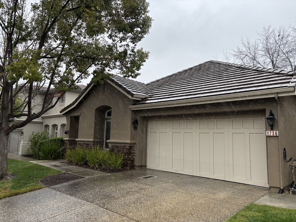 1736 Dunkeld Ln in Folsom, CA - Foto de edificio