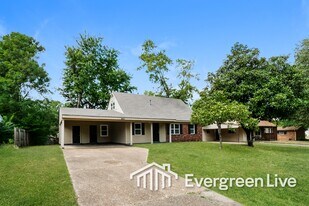 8883 Whitworth St in Southaven, MS - Building Photo