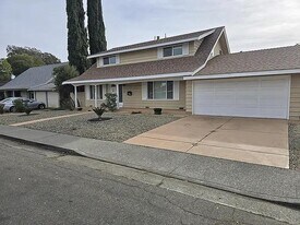 483 Cottonwood Dr in Fairfield, CA - Building Photo