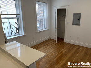 104 Peterborough St, Unit 12 in Boston, MA - Building Photo - Building Photo