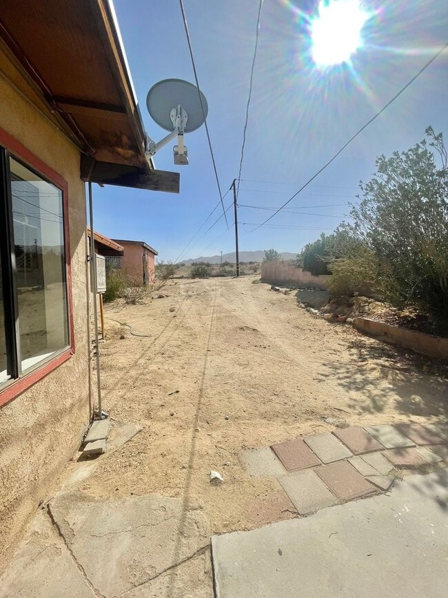 73889 2 Mile Rd in Twentynine Palms, CA - Building Photo - Building Photo