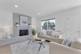 17733 Los Alimos St in Granada Hills, CA - Foto de edificio - Building Photo