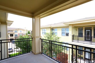 Camden Whispering Oaks in Houston, TX - Building Photo - Building Photo