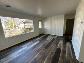 127 Hickory Nut Ln in Edgerton, WI - Building Photo - Building Photo