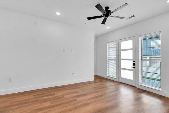 property at 1948 Labrador Ln