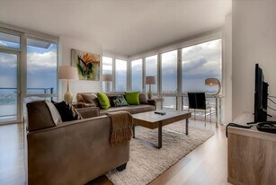 605 W 42nd St in New York, NY - Building Photo