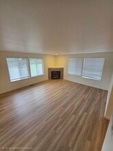 10515 140th Avenue Ct E in Puyallup, WA - Foto de edificio - Building Photo