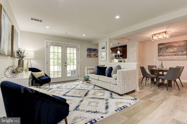 4113 S Four Mile Run Dr in Arlington, VA - Building Photo - Building Photo