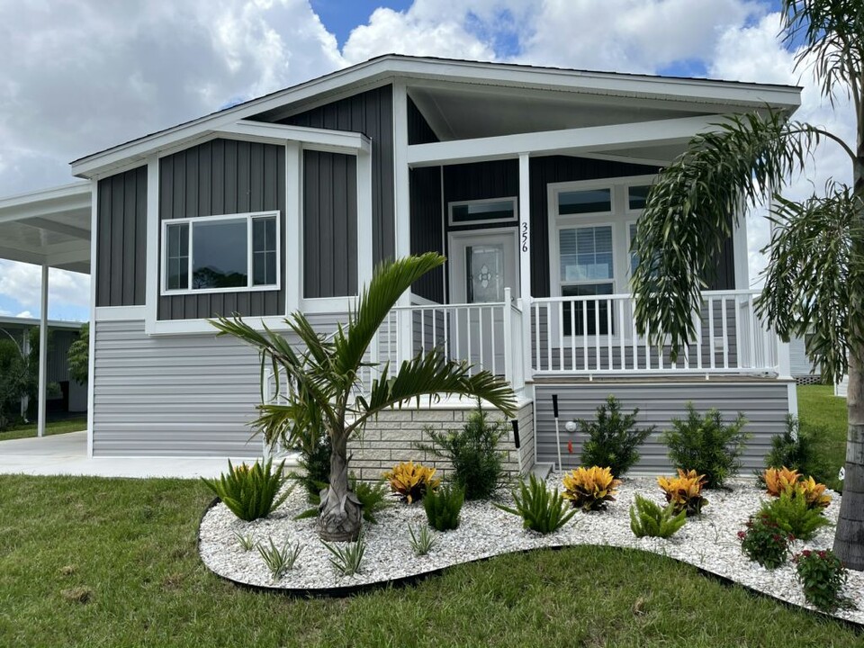 356 Jose Gaspar Dr in North Fort Myers, FL - Building Photo