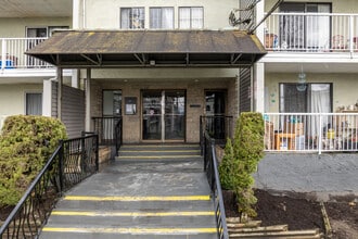 Cedar Ridge in Chilliwack, BC - Building Photo - Building Photo