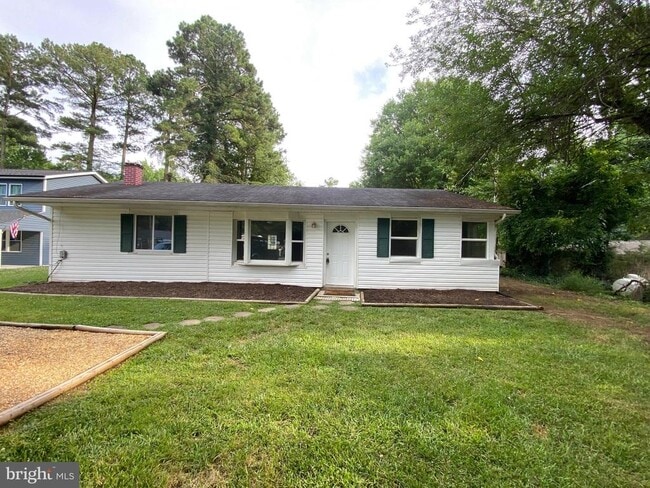 405 Lake Dr in Lusby, MD - Building Photo - Building Photo