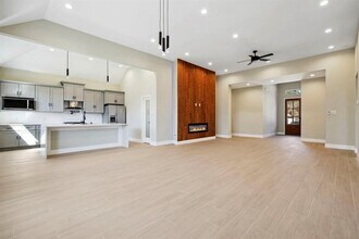 70 Wyndemere Dr in Montgomery, TX - Building Photo - Building Photo