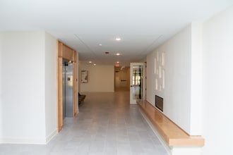 Point at Mid City in Baton Rouge, LA - Building Photo - Building Photo