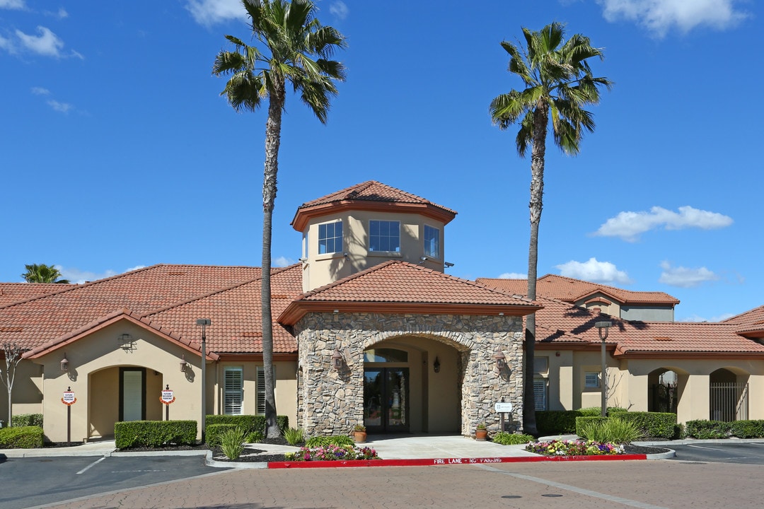 Paseo Villas Apartments in Manteca, CA - Foto de edificio
