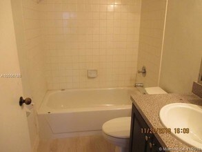 8911 SW 123rd Ct-Unit -105 in Miami, FL - Building Photo - Building Photo