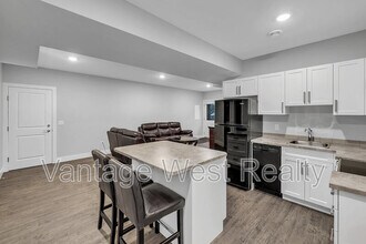 2580 Crown Crest Dr in West Kelowna, BC - Building Photo - Building Photo