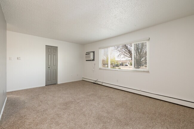 2018 Vinewood Apartments in Pueblo, CO - Building Photo - Interior Photo