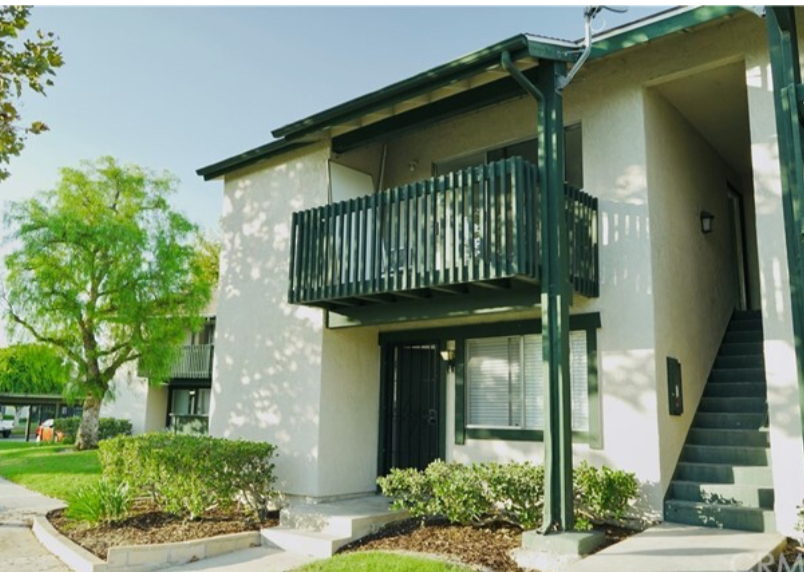 23232 Orange Ave, Unit 2 in Lake Forest, CA - Building Photo