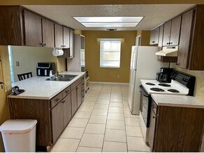 6233 Ansley St in Spring Hill, FL - Foto de edificio - Building Photo