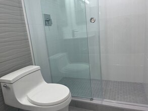 1085 Commonwealth Ave in Boston, MA - Building Photo - Building Photo