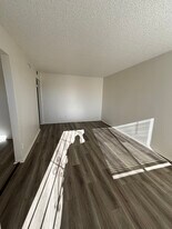 1134 E Ave Q in Palmdale, CA - Building Photo