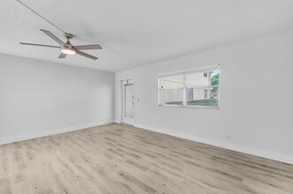 59 Saxony B in Delray Beach, FL - Building Photo - Building Photo