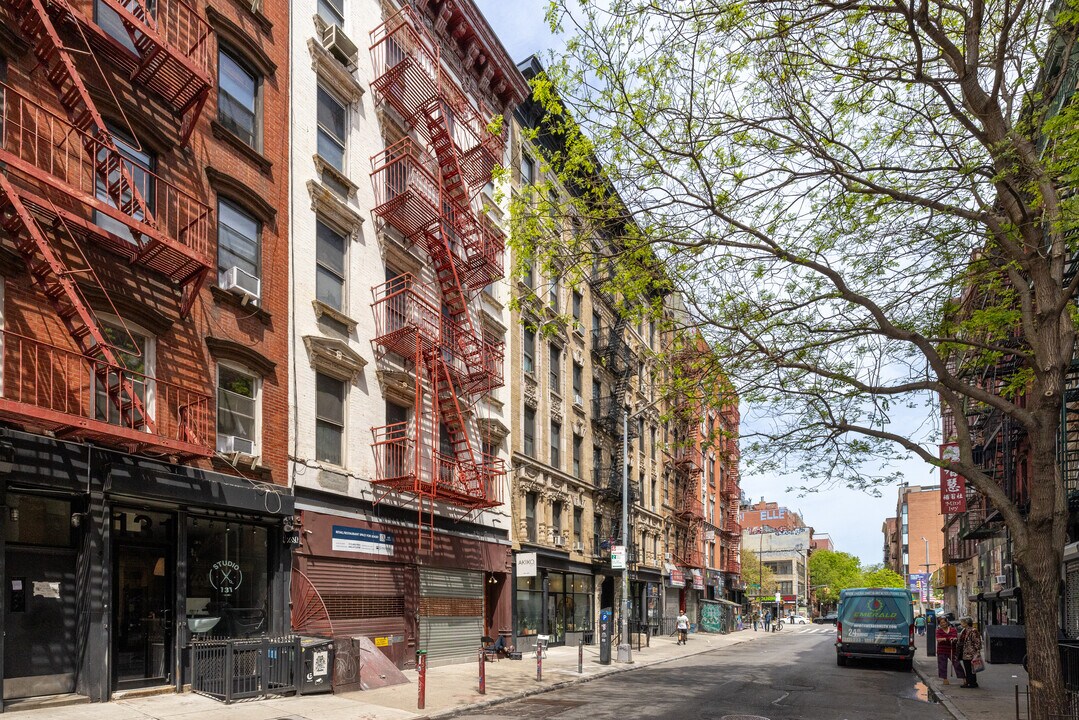 135-137 Eldridge St in New York, NY - Building Photo