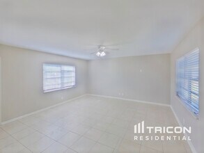 6313 S Clark Ave in Tampa, FL - Foto de edificio - Building Photo